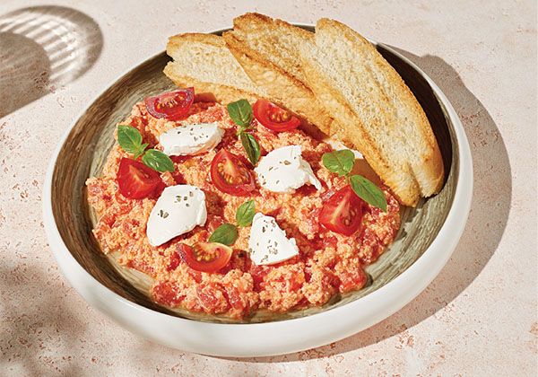 Ձվածեղ Լոլիկով եվ Սերուցքային Պանրով 