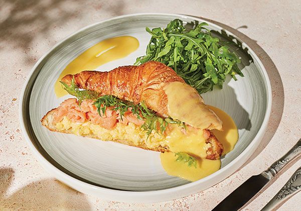 Սքրամբլ Սաղմոնով եվ Հոլանդես Սոուսով 